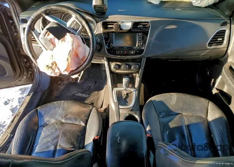 2011 Chrysler 200 Limited z USA, uszkodzony, nr VIN 1C3BC2FB1BN582768